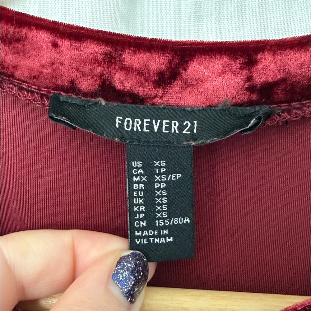 🌈5/$25 BUNDLE! Forever 21 Red Crushed Velvet Short Sleeve Top - Picture 2 of 3